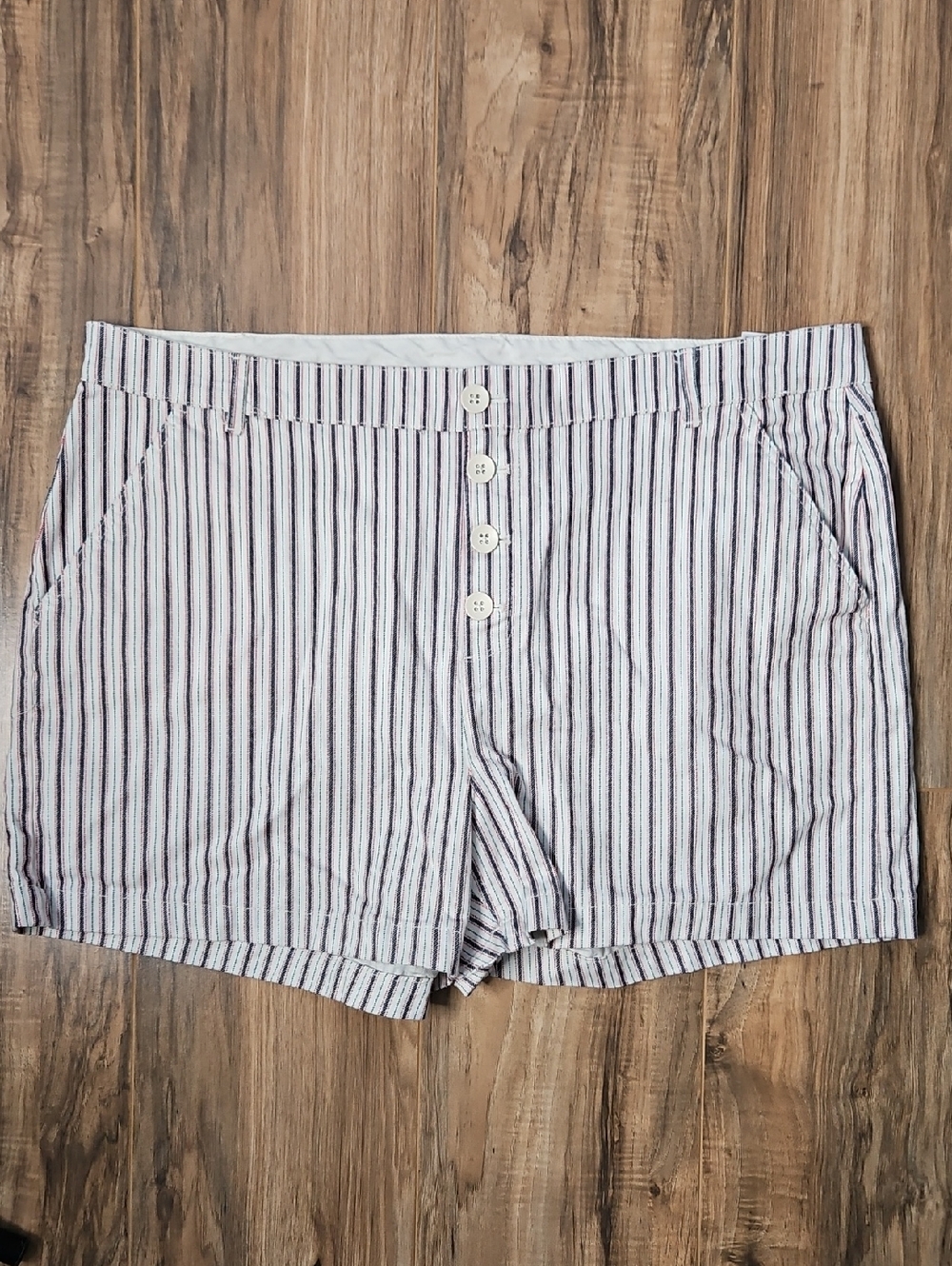 Old Navy Womens Striped Cotton Shorts — White with Navy & Red Stripe 18